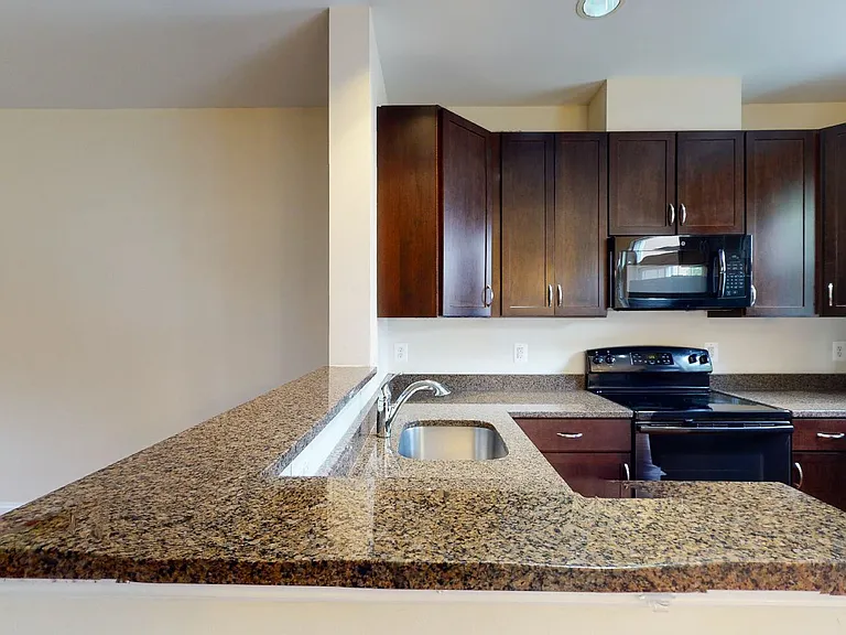 720 Barnes St NE — Photo 12