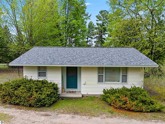 2nd image of 806 Livingston Dr