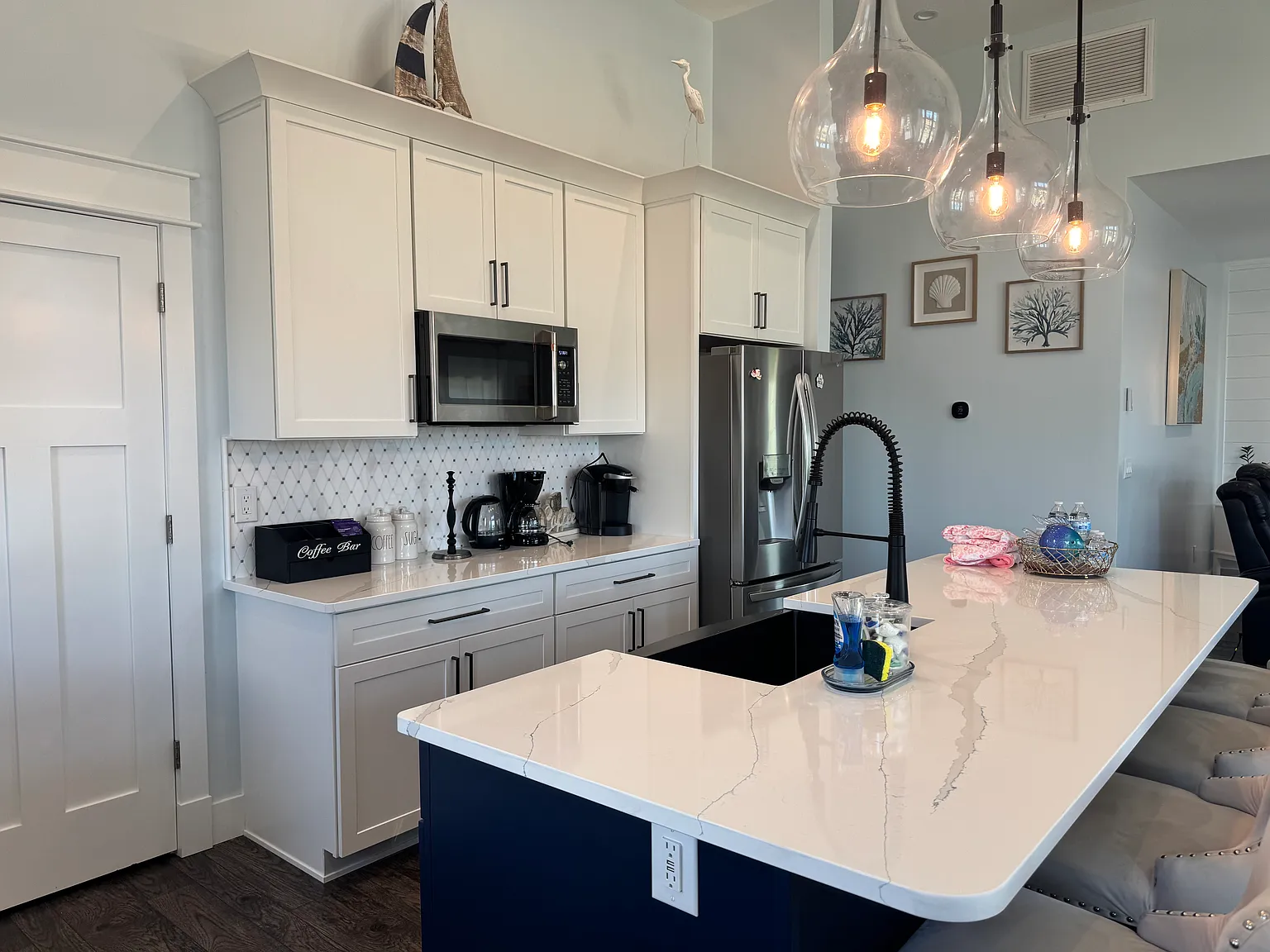 3 bed, 1872 sqft, $3,705 — Photo 2