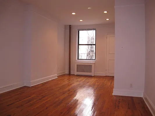 Rented by Metropolis Real Estate of Manhattan | media 15