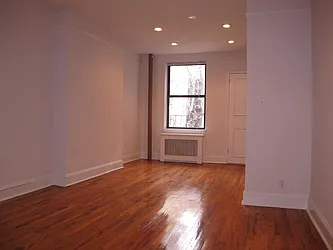 Rented by Metropolis Real Estate of Manhattan