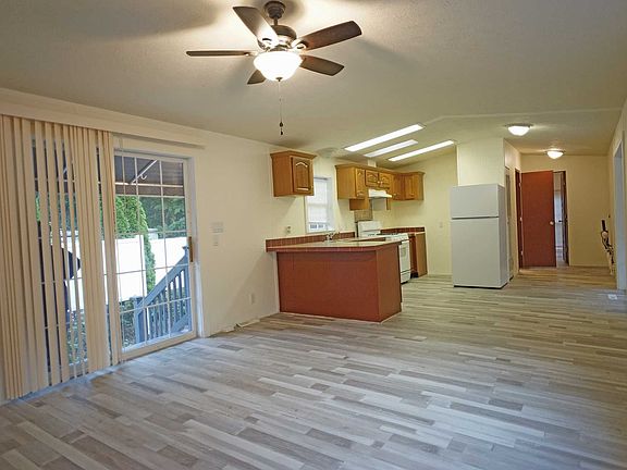 2nd image of 132 E Market St #L