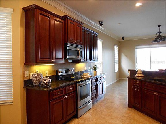 3rd image of 3440 Turnberry Dr