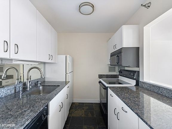 5th image of 401 E Ontario St APT 2405