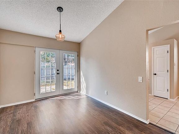 3rd image of 3820 Huckleberry Dr