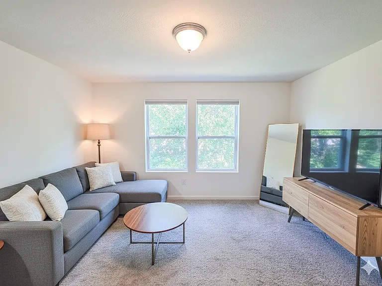 920 Forest St — Photo 13