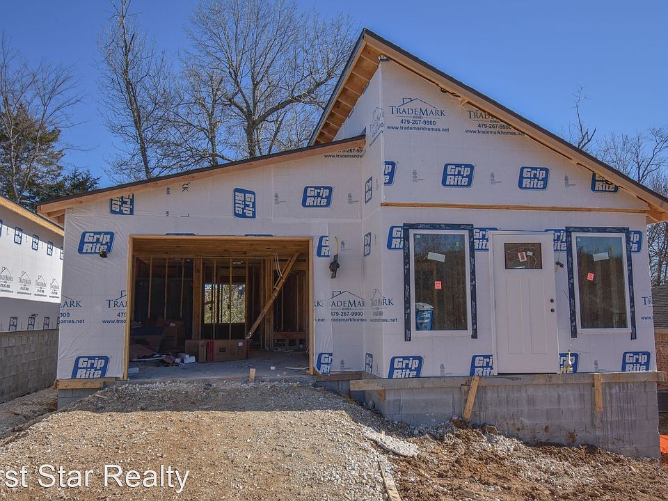 1st image of 103 S Woodsprings Dr
