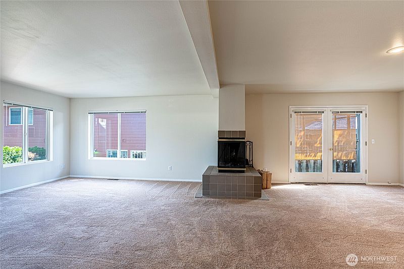 5th image of 433 W Webster Avenue