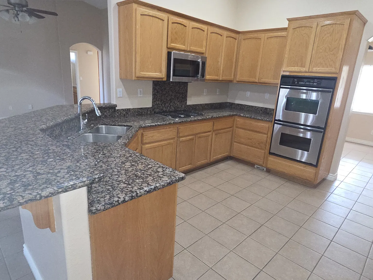 4 bed, 2237 sqft, $2,700 — Photo 3