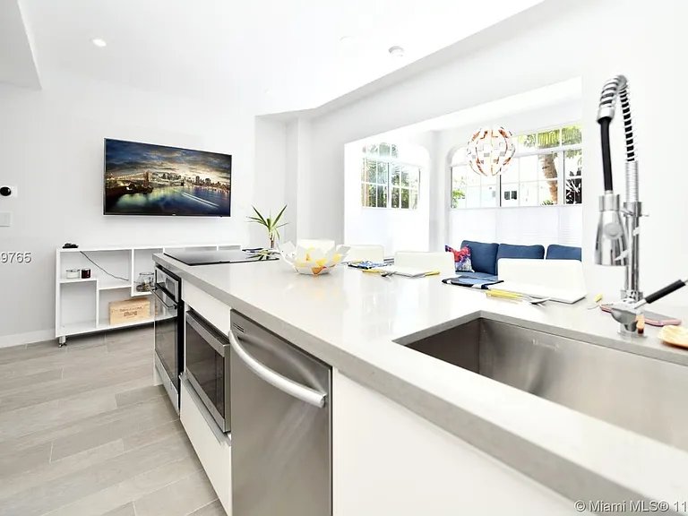 1127 Euclid Ave #103 — Photo 4