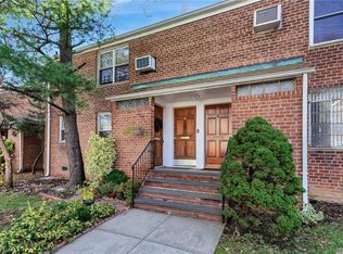 195-36 39th Ave, Flushing, NY 11358