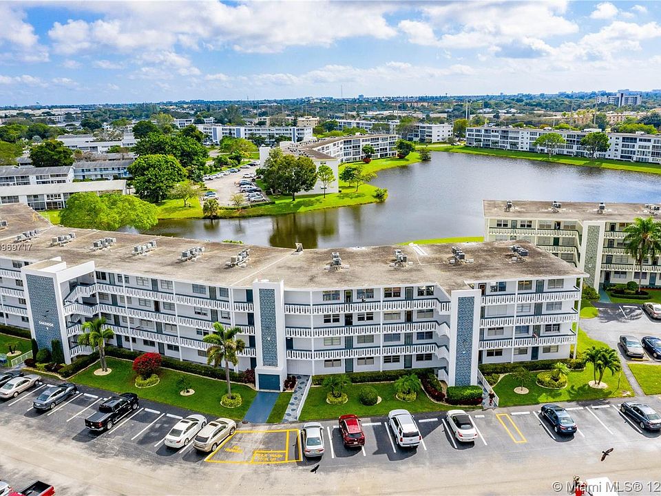 1st image of 3106 Oakridge Dr #V-3106