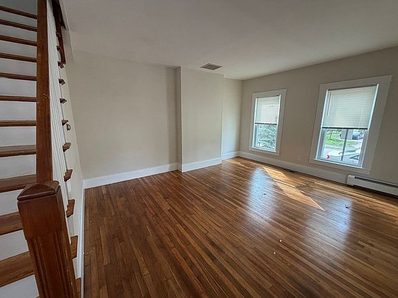 3rd image of 14 West St
