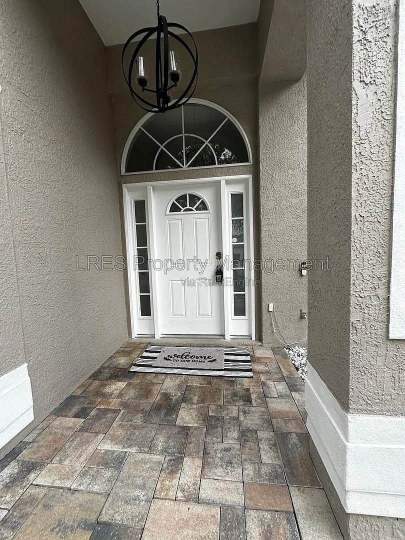4 bed, 3.0 bath, 2465 sqft, $3,900 — Photo 4