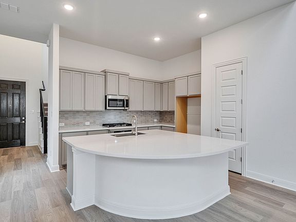 3rd image of 137 Zinnia Ln
