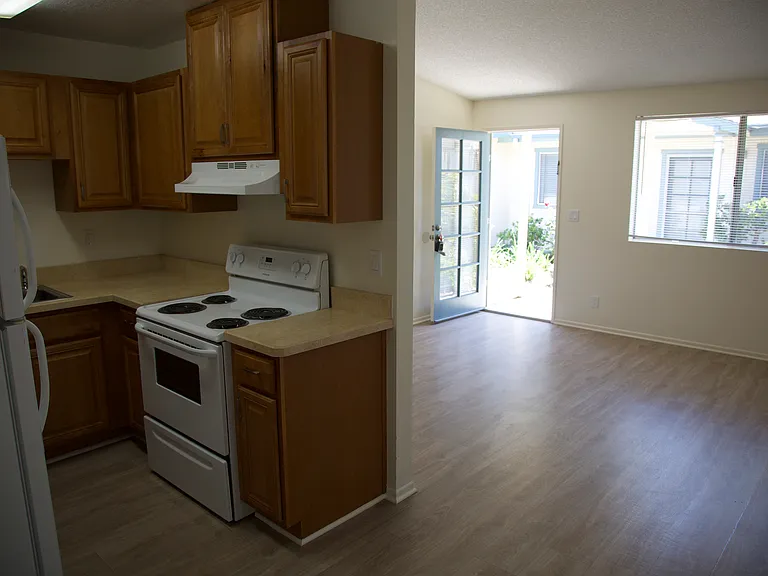 917 E Gutierrez St #917B — Photo 7