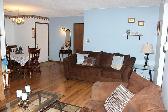 2 bed, 1100 sqft, $1,675 — Photo 4