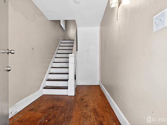 5th image of 126 Jones Ave