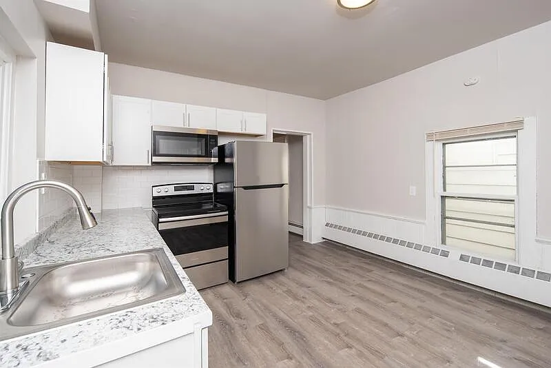 2 bed, 1.0 bath, 1000 sqft, $1,345 — Photo 2