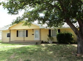 1812 Oklahoma Dr, Altus, OK 73521