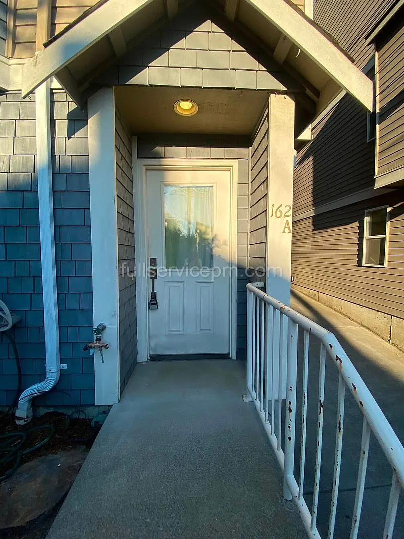 Modern Central District Townhome w/ Dual Suites, Office, Garage & City-View Deck — Photo 2
