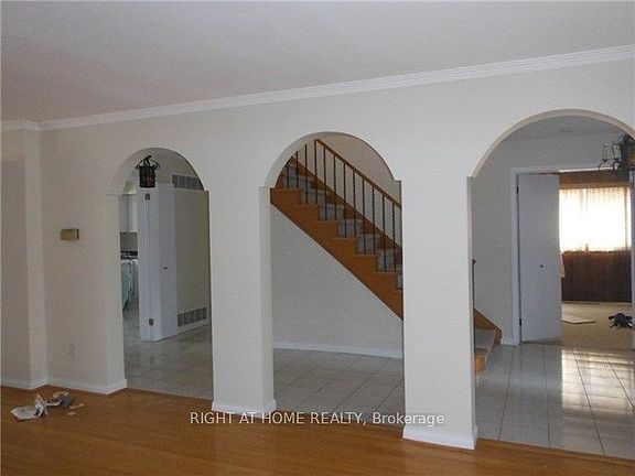 5th image of 38 Clovercrest Rd