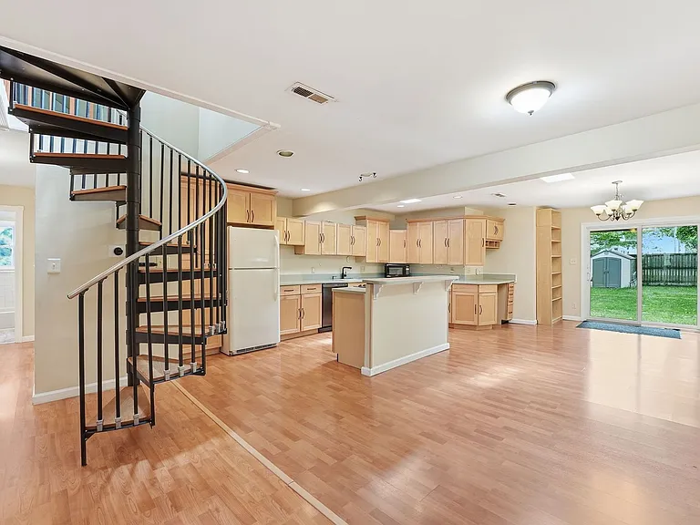 7605 Fisher Dr — Photo 5