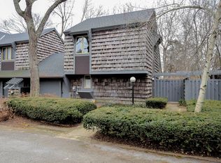 154 Lakefield Ct, Wind Point, WI 53402