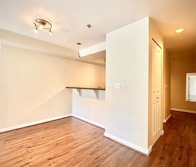 530 Melrose Ave E #407 — Photo 8