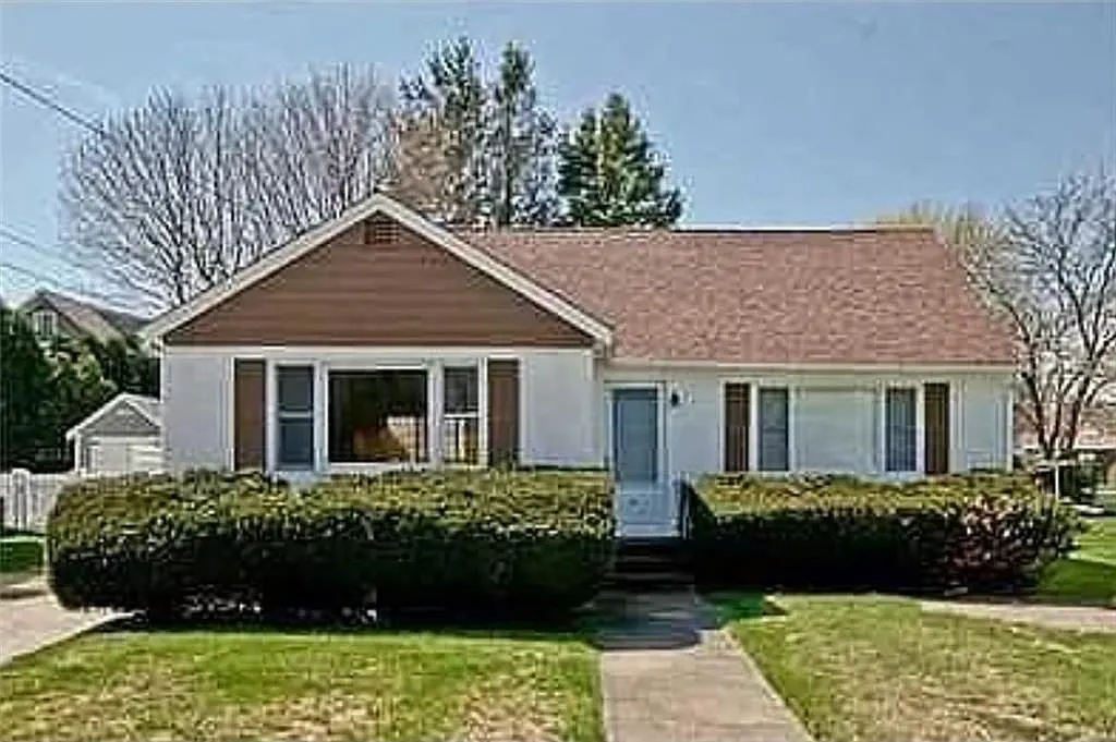 4 bed, 2.0 bath, 1650 sqft, $3,500 — Photo 1