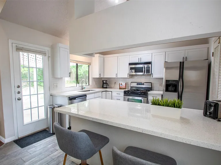 2108 Warfield Way — Photo 10