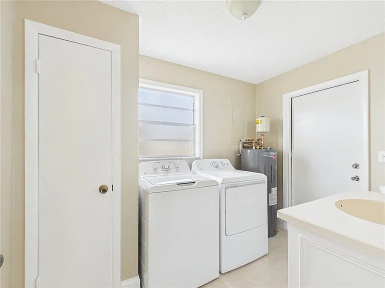 741 Smith St — Photo 14
