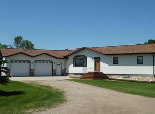 7945 36th St SE, Jamestown, ND 58401