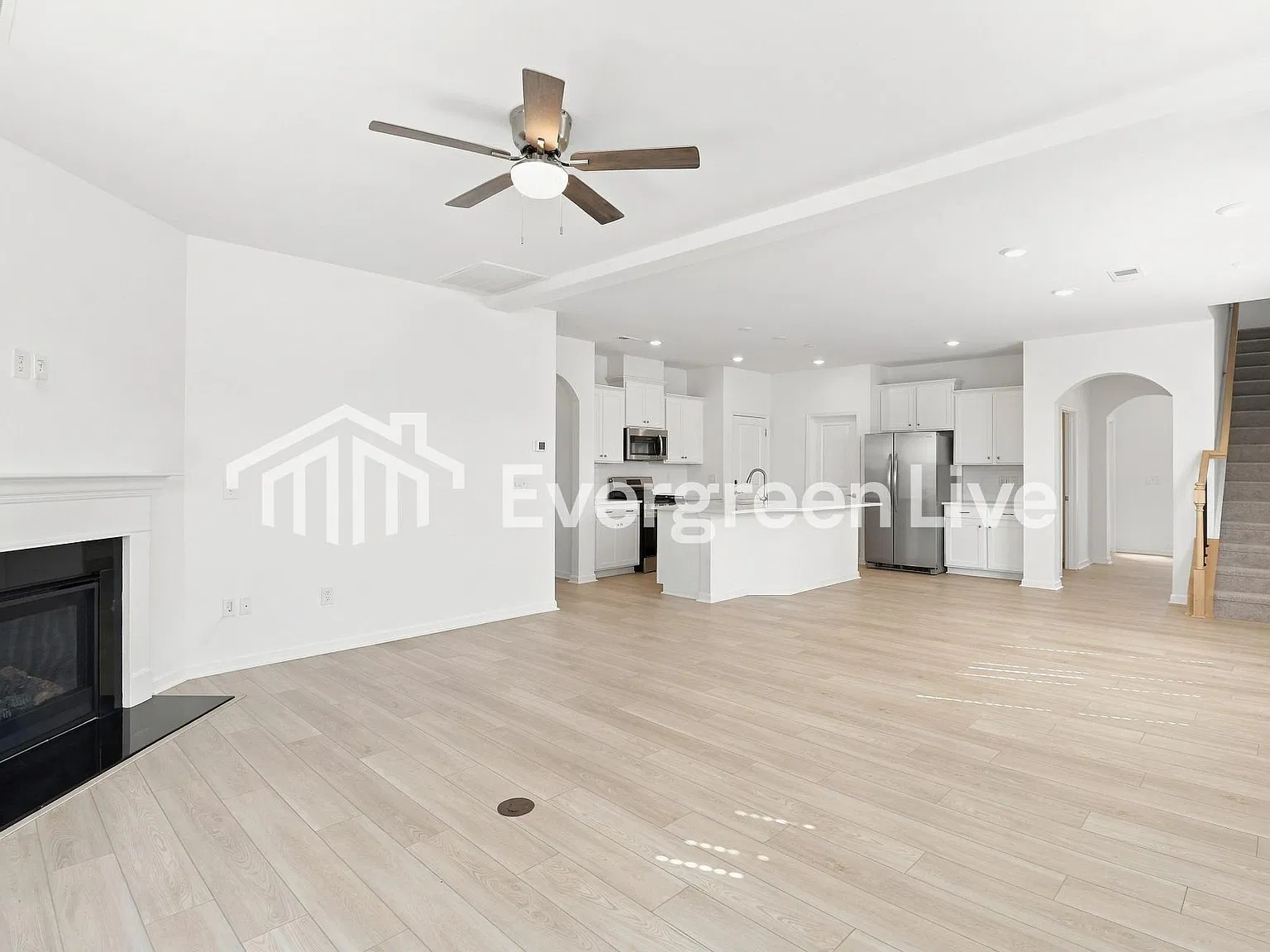 4 bed, 4.0 bath, 2713 sqft, $2,085 — Photo 4