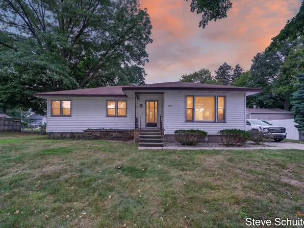 928 S Division St, Whitehall, MI 49461