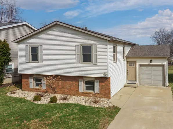 4 Carraway Ct, Bloomington, IL 61704