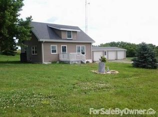 400 N Adams St, Pickrell, NE 68422