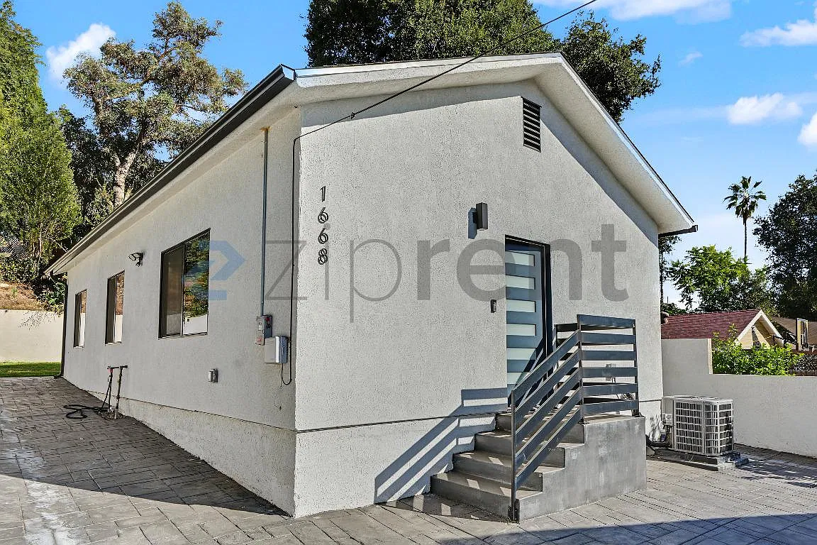 3 bed, 1000 sqft, $3,900 — Photo 4