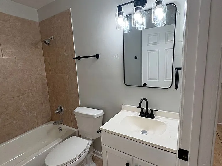 803 Oak St — Photo 16