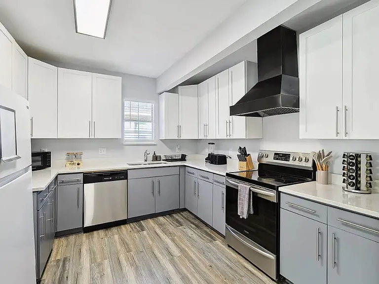 702 N Edgefield Ave — Photo 4