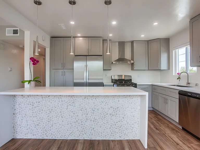 3977 Ingraham St #B — Photo 10
