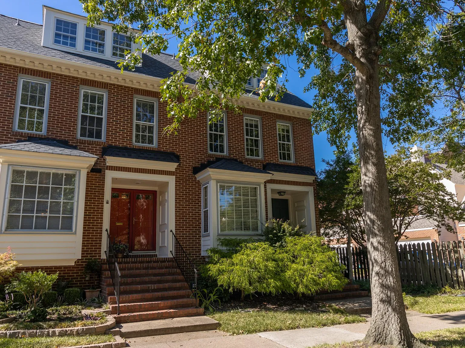 817 Botetourt Gdns — Photo 1