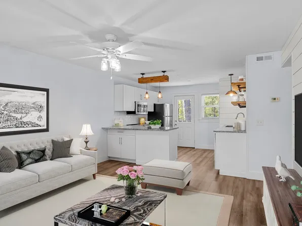 404 Saint Charles Ct, Charleston, SC 29407