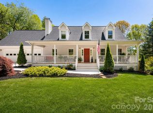 29 Blueberry Ln, Fairview, NC 28730