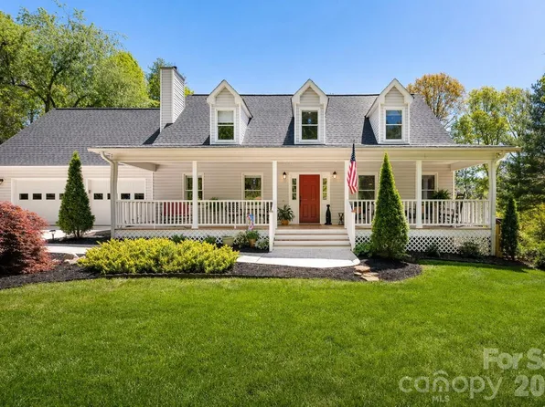 29 Blueberry Ln, Fairview, NC 28730