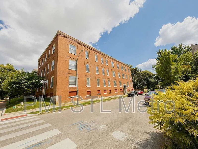 3672 Russell Blvd #3E
