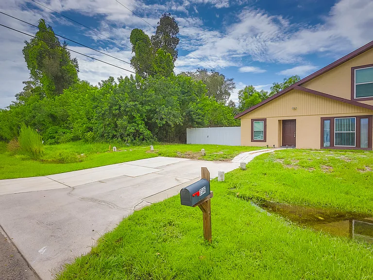 7346 Carrier Rd — Photo 2