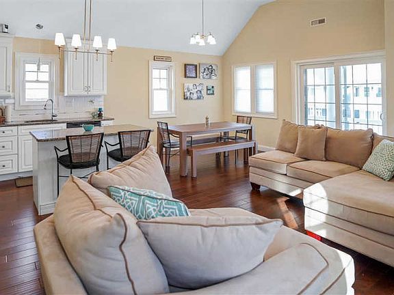 4th image of 432 Asbury Ave #2