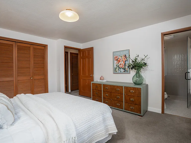 1045 Sunrise Ln — Photo 13
