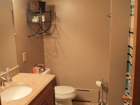 Main bathroom-tub&shower